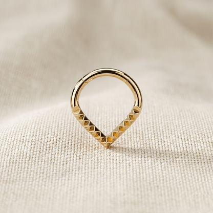 Titanium Pyramid Cut Chevron Hinged Clicker Hoop 16G