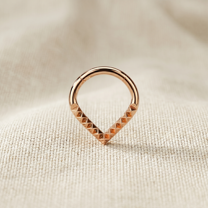 Titanium Pyramid Cut Chevron Hinged Clicker Hoop 16G