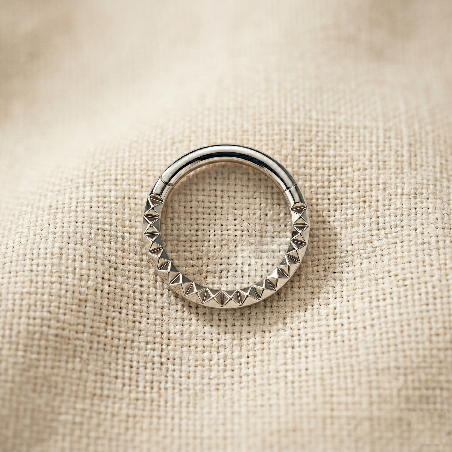 Titanium Pyramid Hinged Clicker Hoop 16G