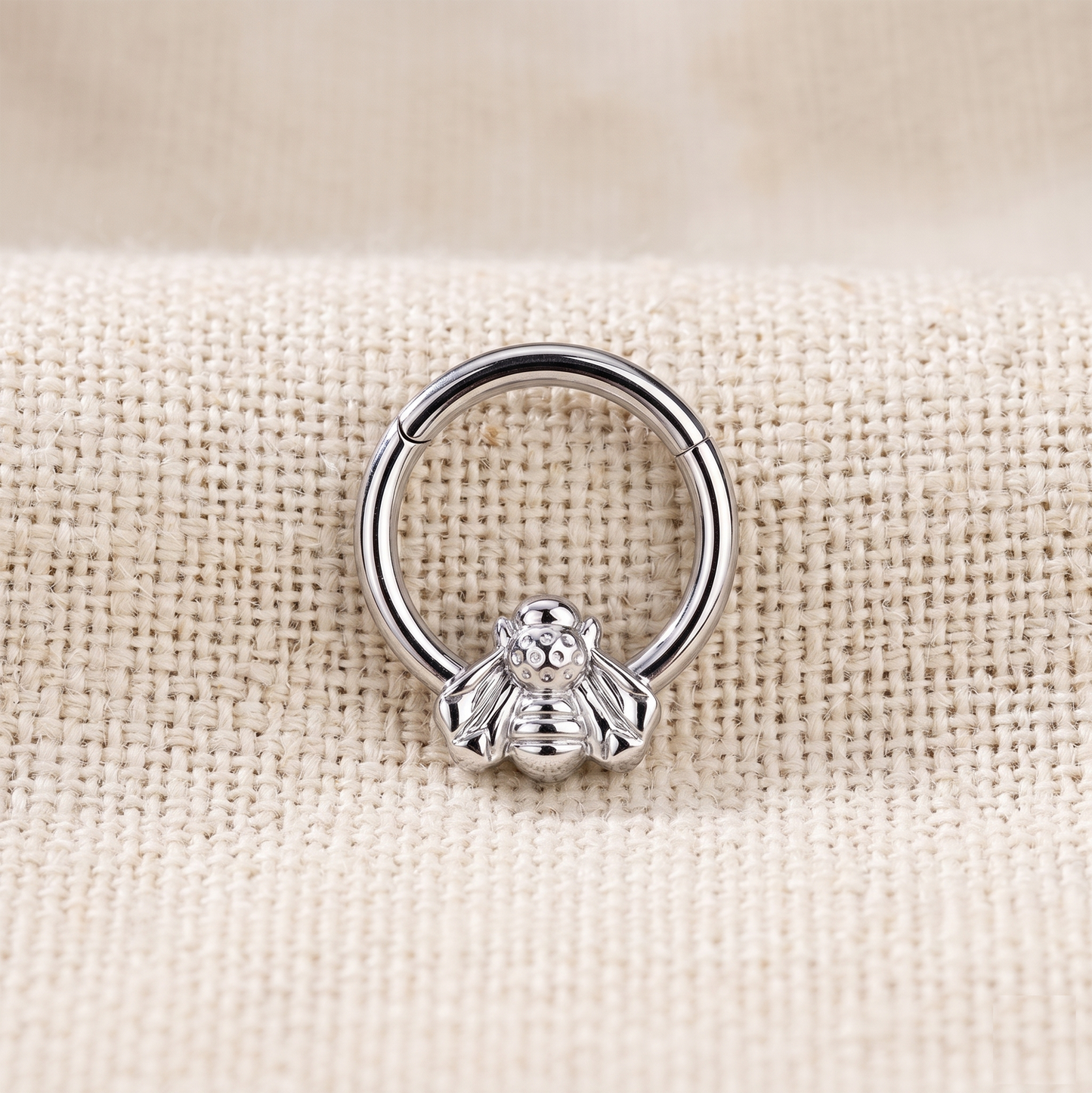 16G Titanium Bee Hinged Clicker Hoop