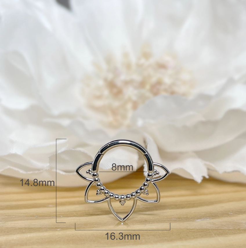 ✨ 16G Flower Design Hinged Clicker Hoop