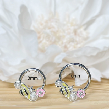✨ 16G Hinged Segment Hoop Ring with Bee and Flower