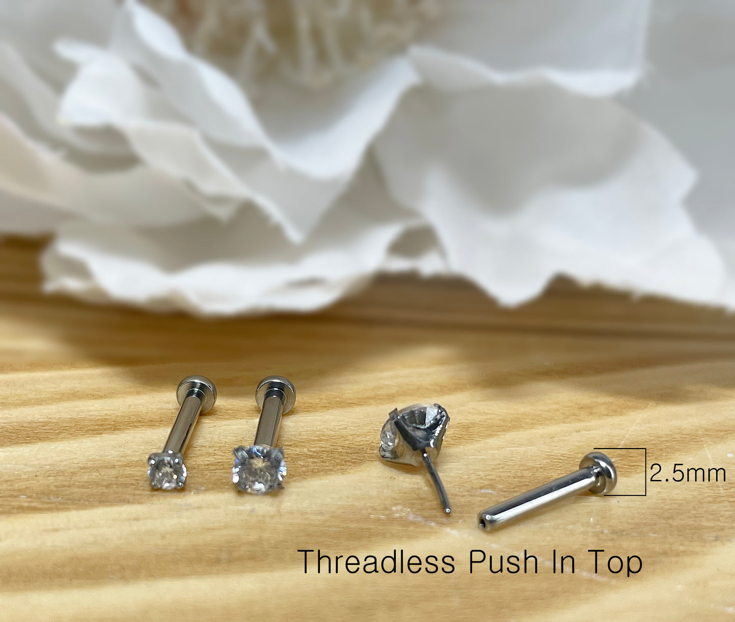 ✨ Titanium Prong-Set Clear CZ Top Threadless Labret Bar