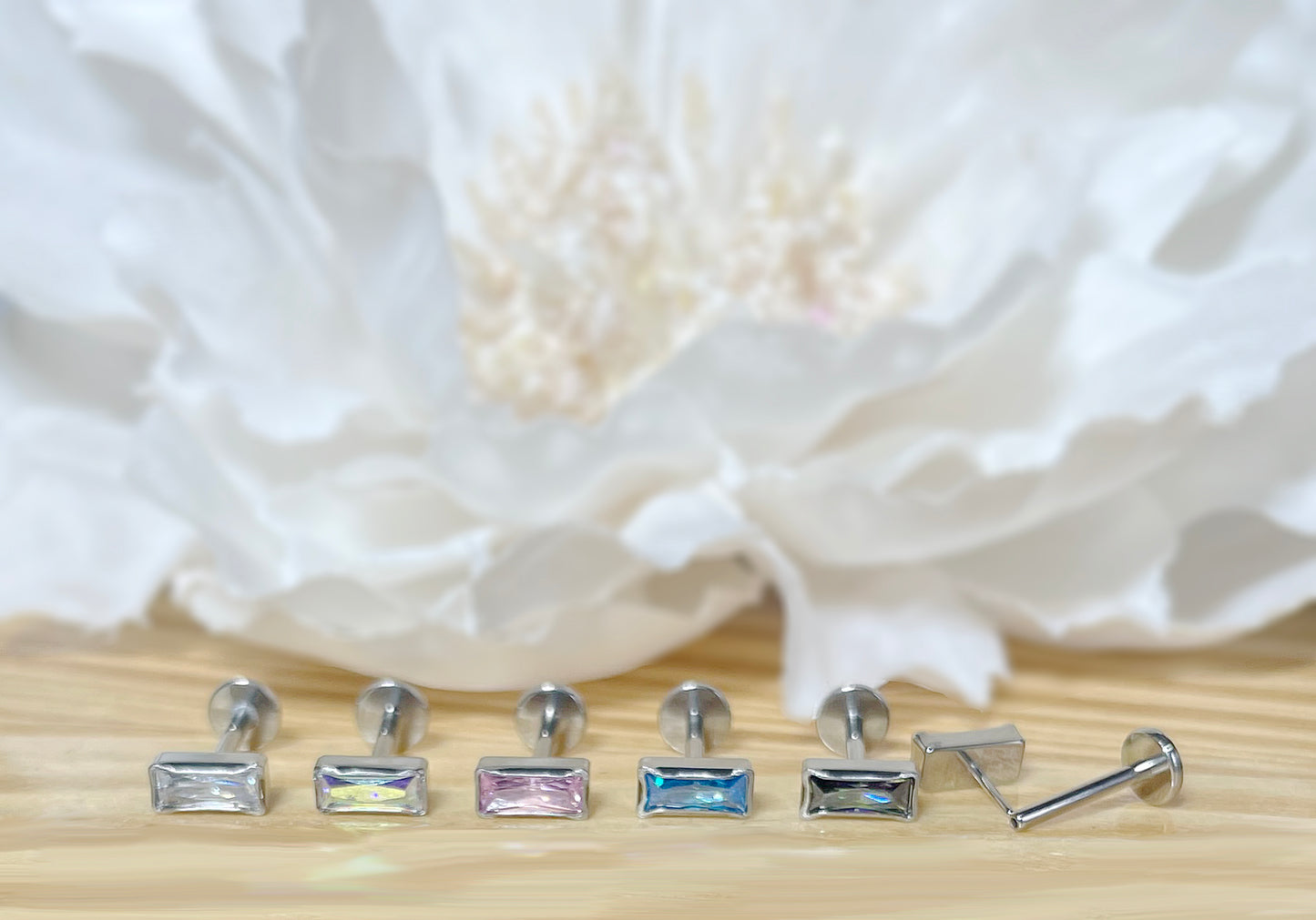 ✨ Titanium Rectangular CZ Top Threadless Labret Bar Stud