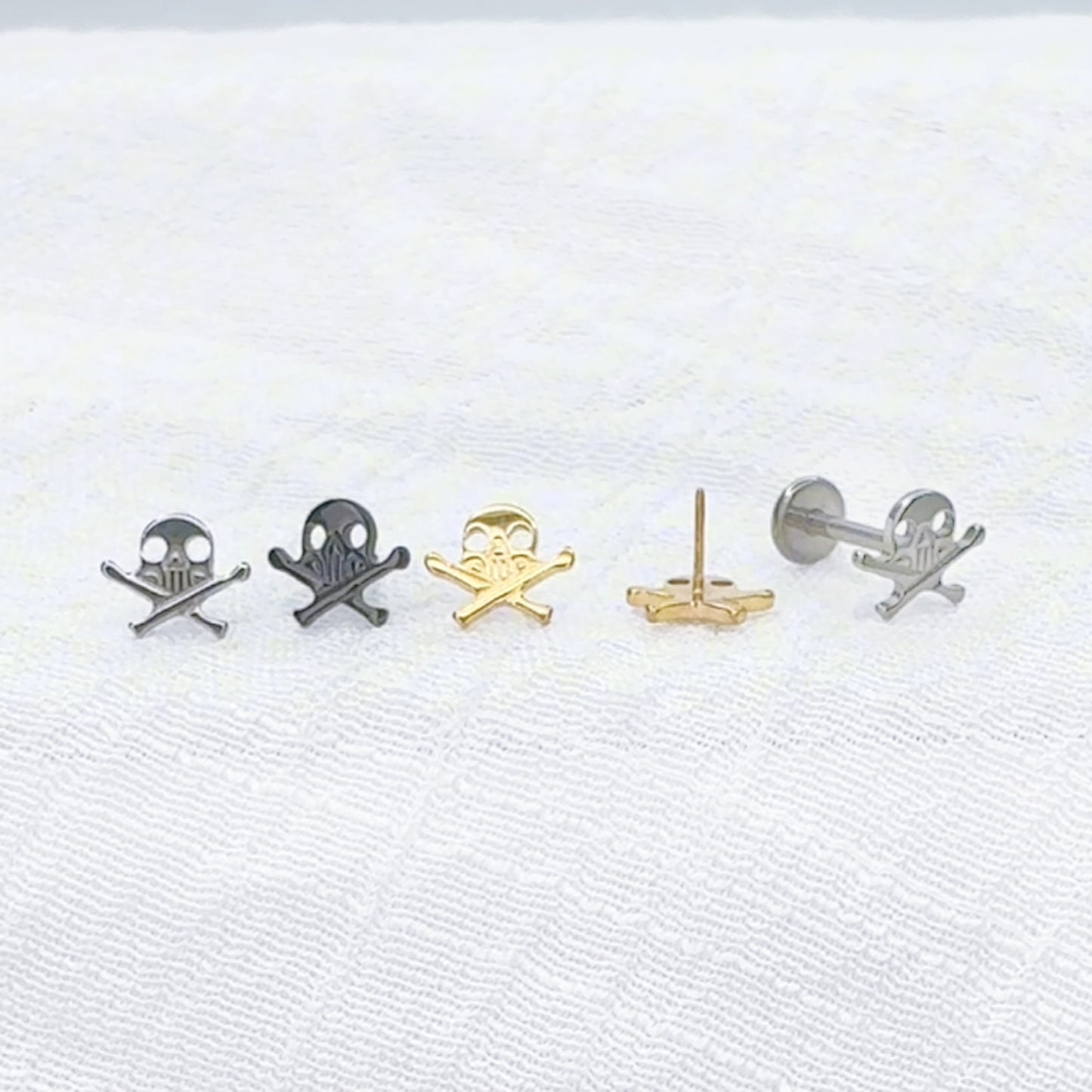 ✨ Titanium Skull Top Threadless Labret