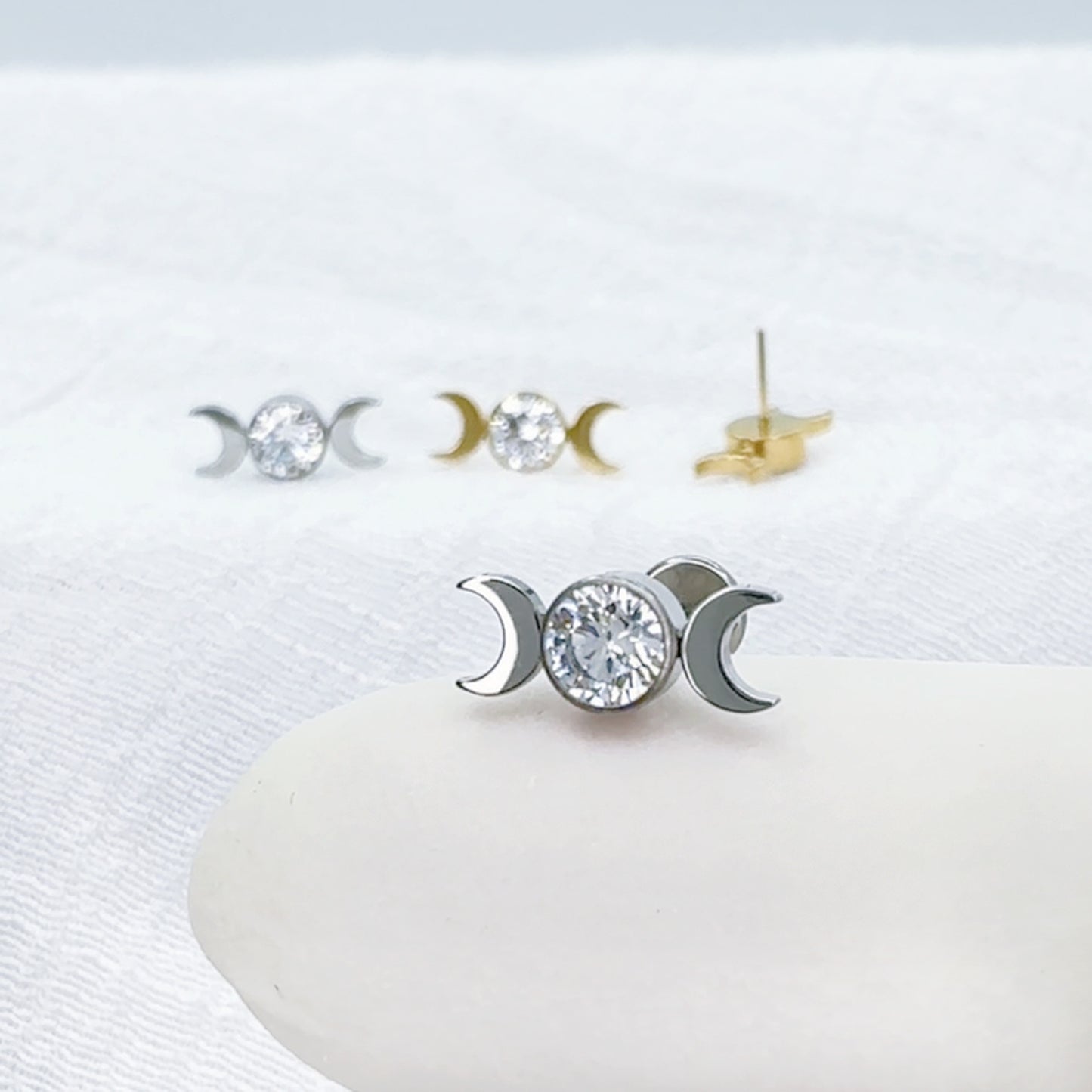 ✨ Titanium Crescent Moon CZ Top Threadless Labret