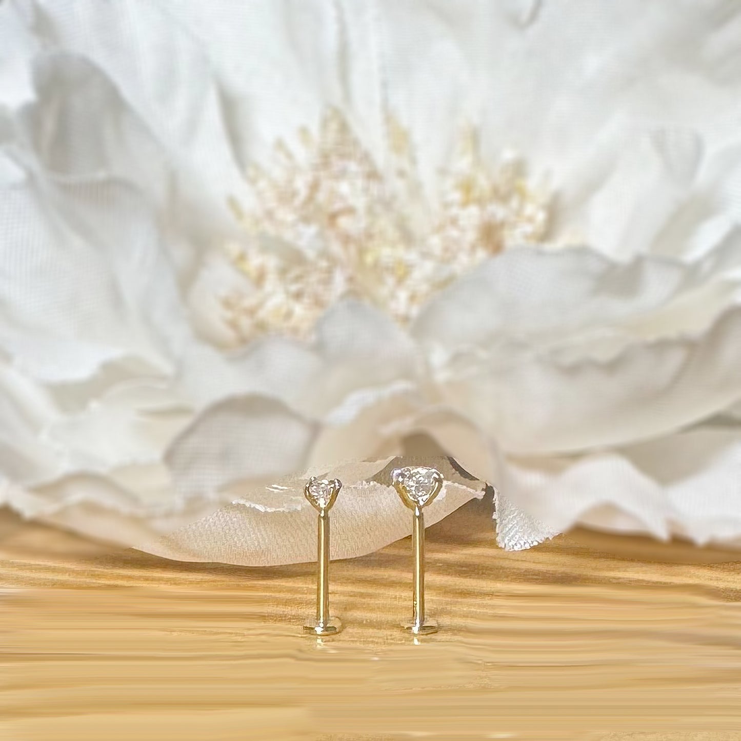 ✨ 14K Solid Yellow Gold 20G Prong Set CZ Top Threadless Labret Stud