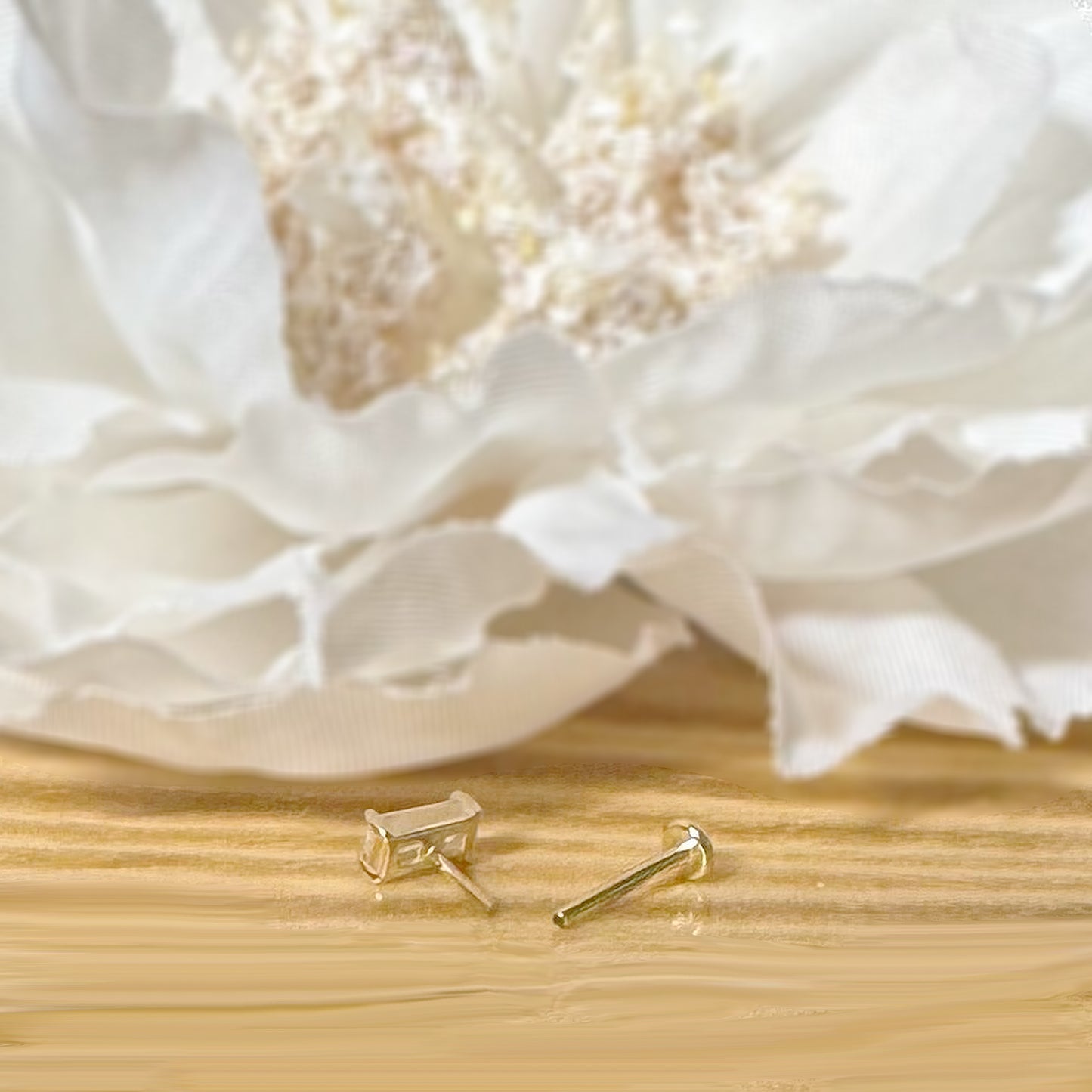 ✨ 14K Solid Yellow Gold 20G Baguette CZ Top Threadless Labret Stud