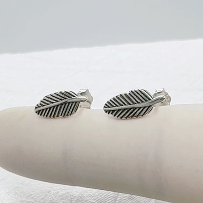 ✨ 925 Silver Feather Stud Earrings