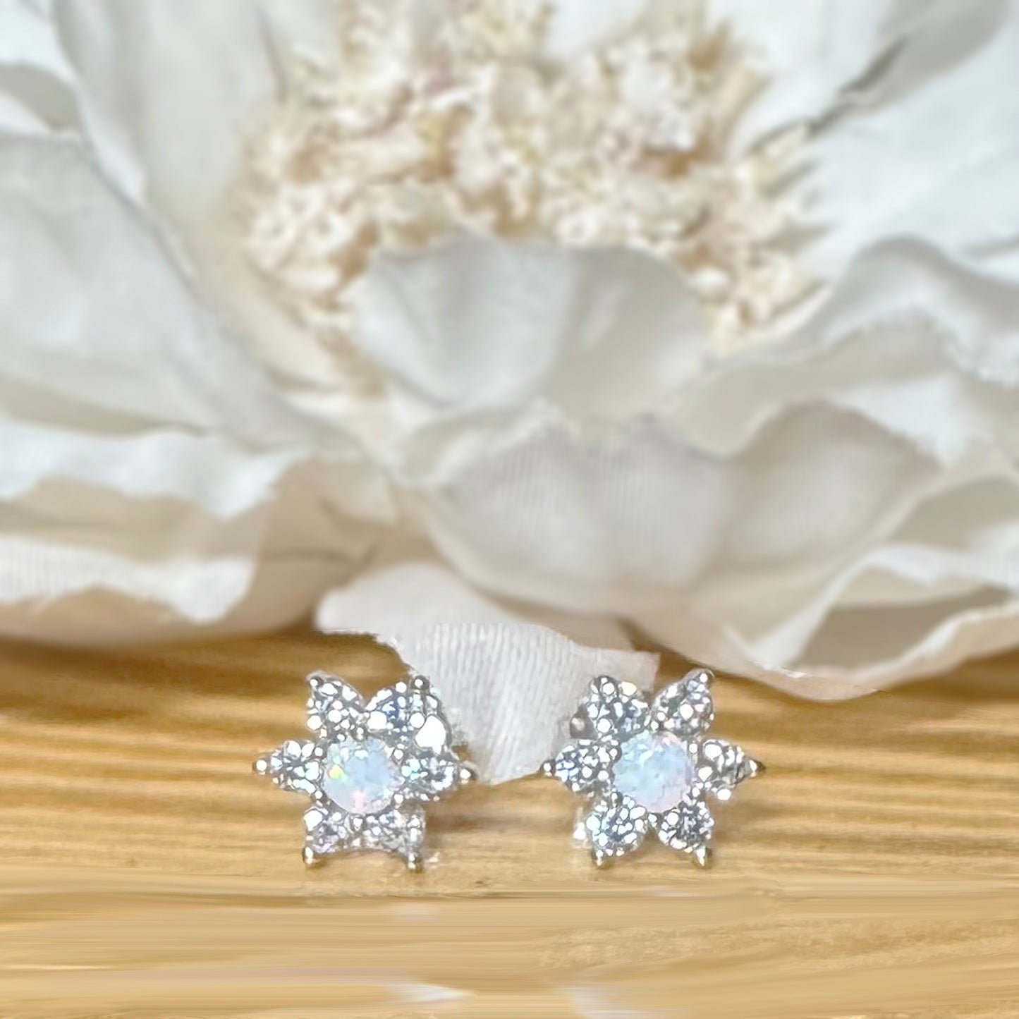 ✨ 925 Silver Opal Flower Stud Earrings