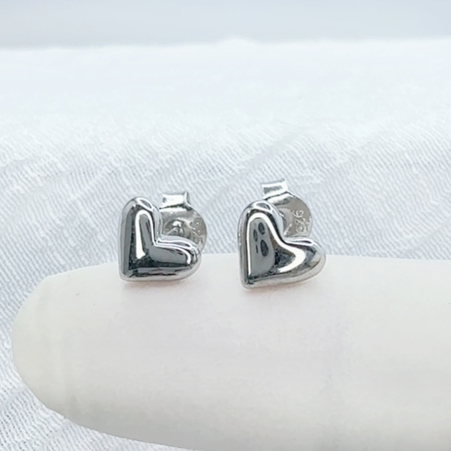✨ 925 Silver Heart Stud Earrings