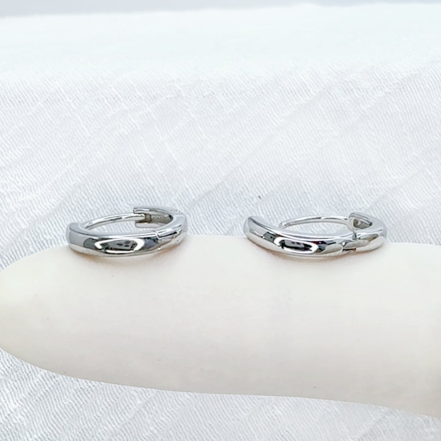 ✨ 925 Silver 2mm Plain Huggie Hoop Earrings