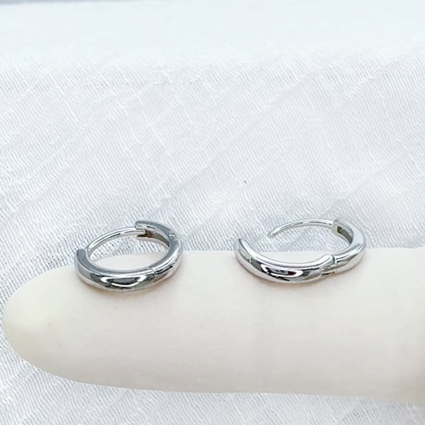 ✨ 925 Silver 2mm Plain Huggie Hoop Earrings