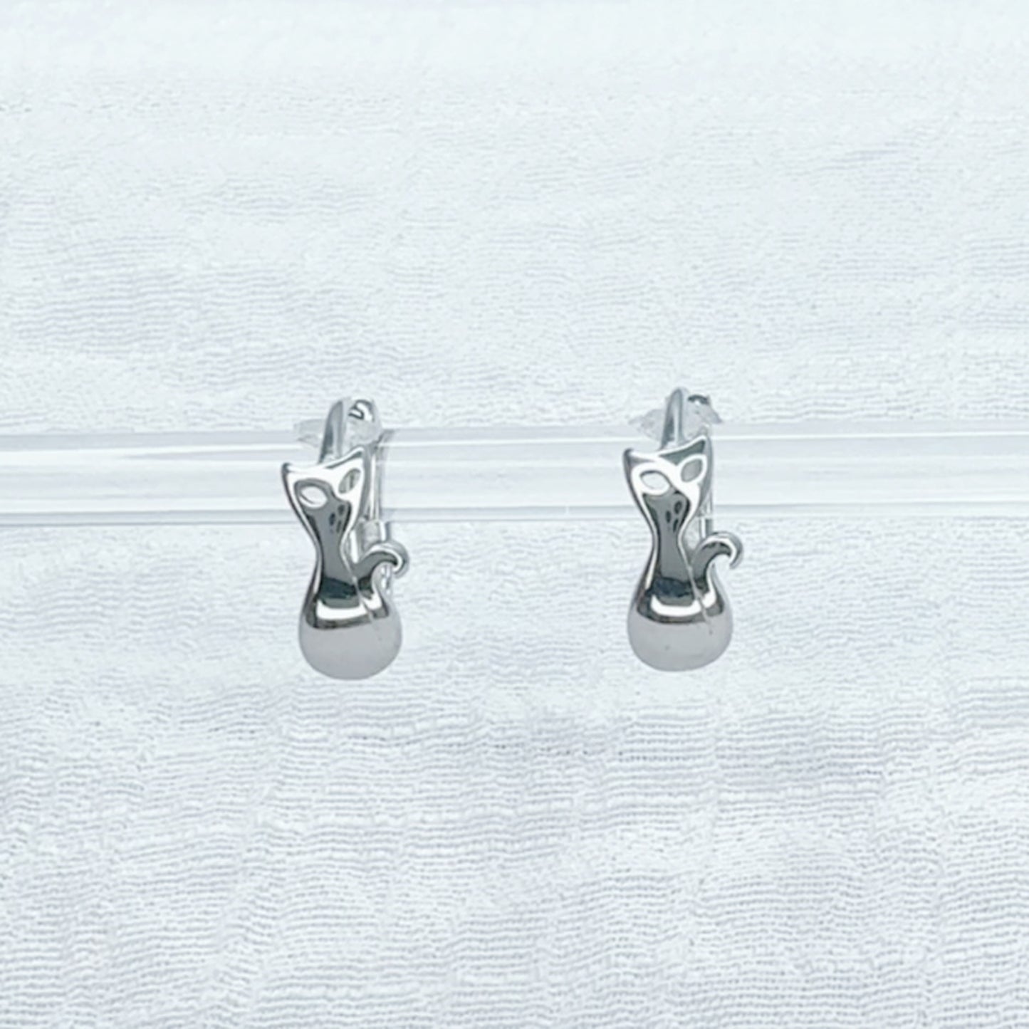 ✨ 925 Silver Cat Huggie Hoop Earrings