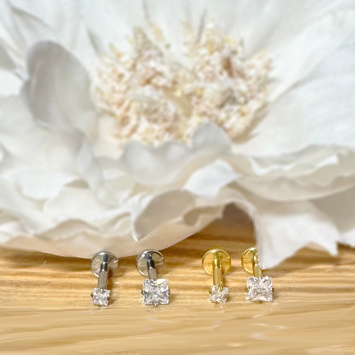 ✨ 16G Implant Grade Titanium Internally Threaded Labret with Square Prong Set CZ Top