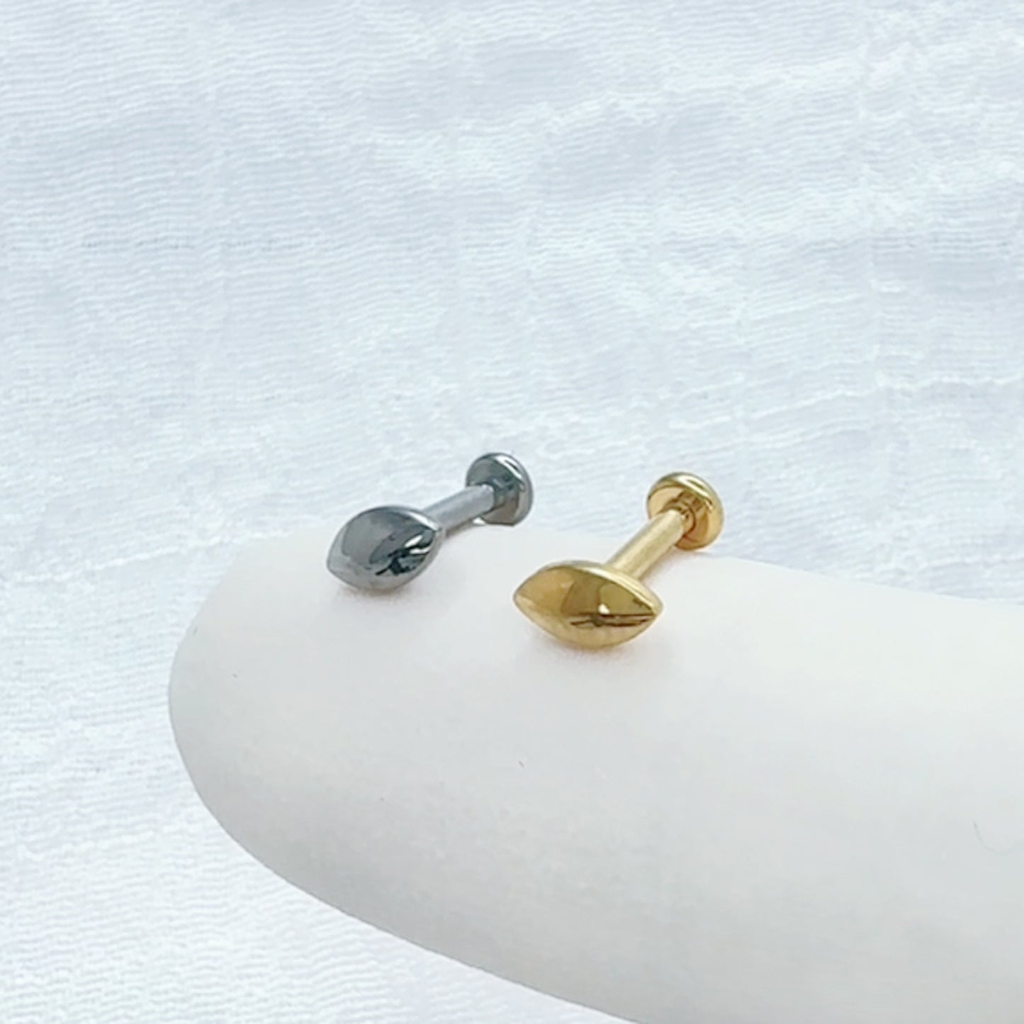 ✨ 16G Implant Grade Titanium Internally Threaded Marquise Top Labret Bar