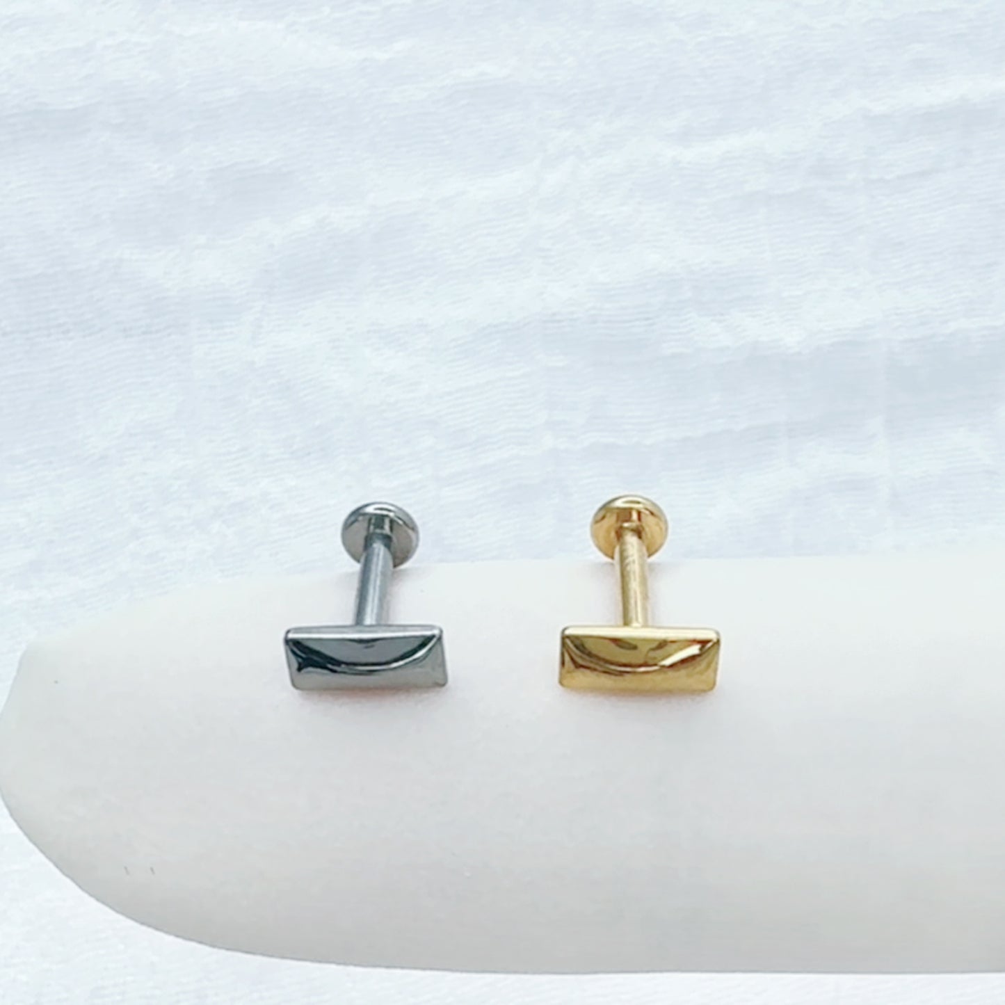 ✨ 16G Implant Grade Titanium Internally Threaded Rectangle Top Labret Bar