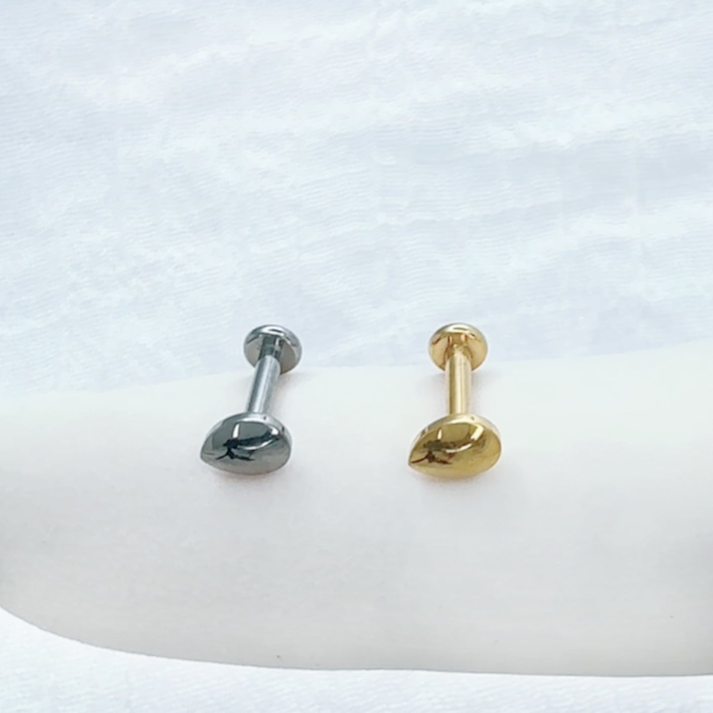 ✨ 16G Implant Grade Titanium Internally Threaded Teardrop Top Labret Bar