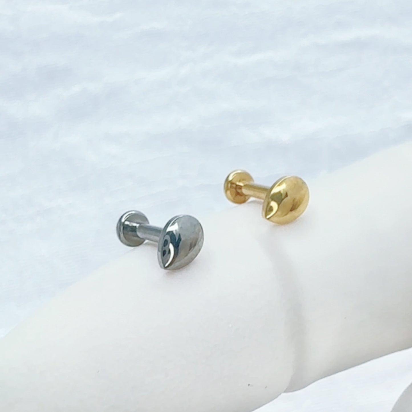 ✨ 16G Implant Grade Titanium Internally Threaded Teardrop Top Labret Bar