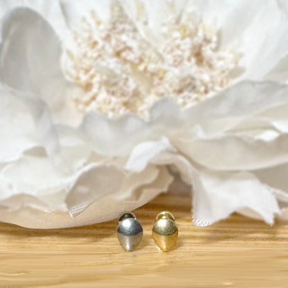 ✨ 16G Implant Grade Titanium Internally Threaded Teardrop Top Labret Bar