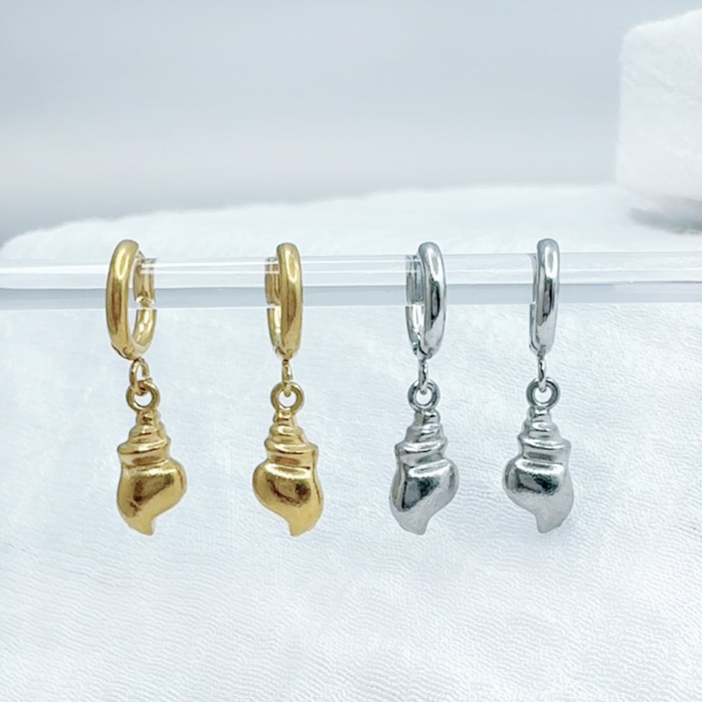 ✨ Shell Dangle Small Huggie Hoop Earrings