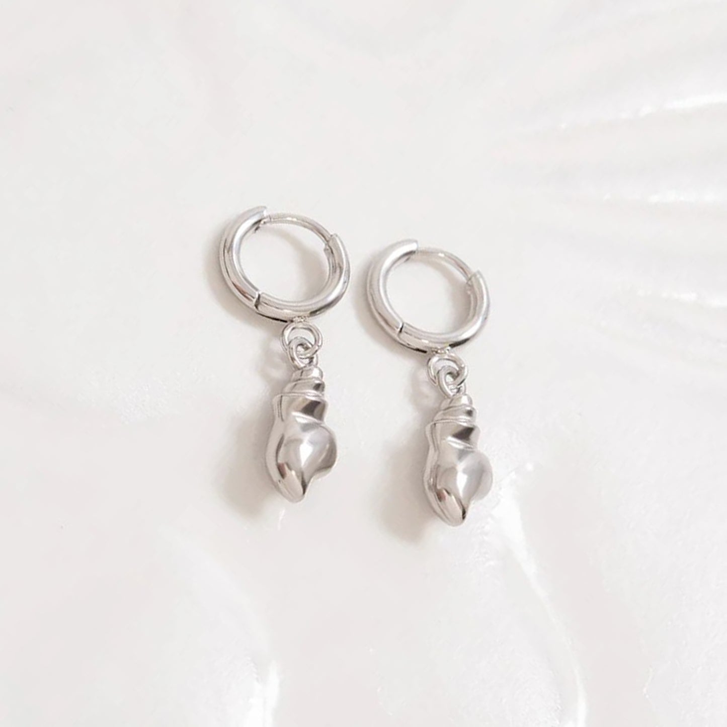 ✨ Shell Dangle Small Huggie Hoop Earrings