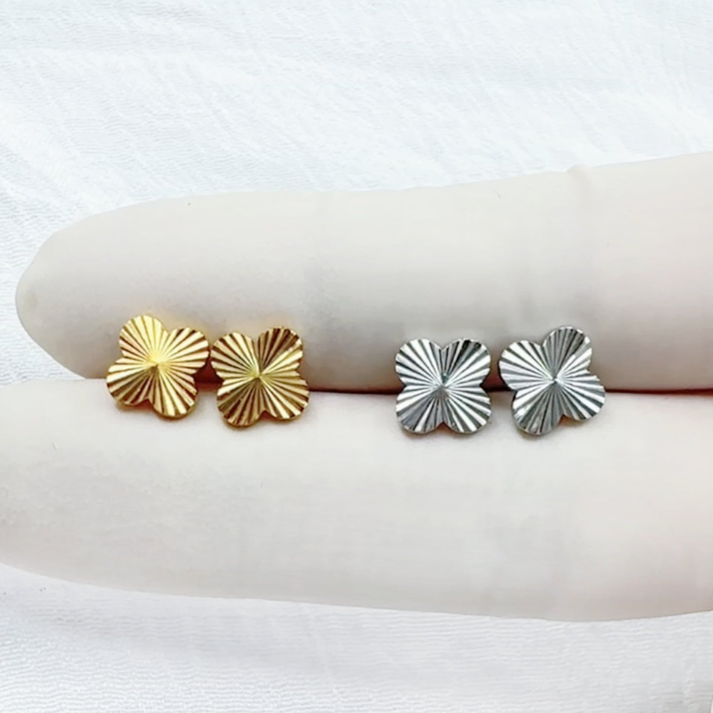 Cute Clover Stud Earrings