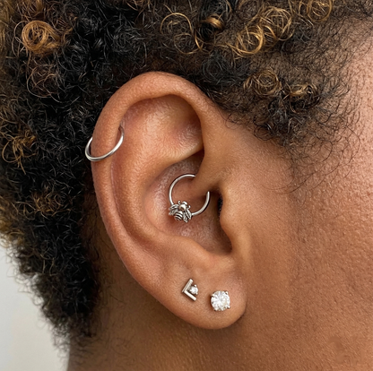 16G Titanium Bee Hinged Clicker Hoop