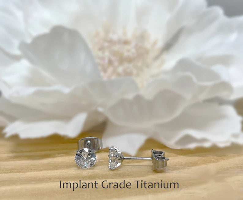 ✨ Titanium Clear Round CZ Stud Earrings