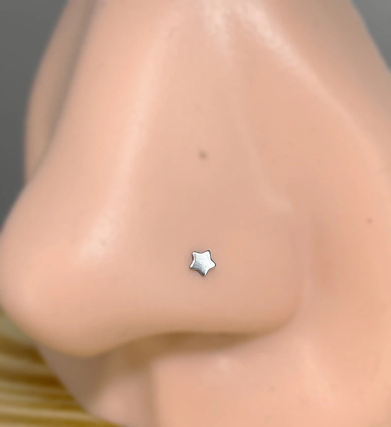 ✨ Stainless Steel Heart Nose Stud 20G