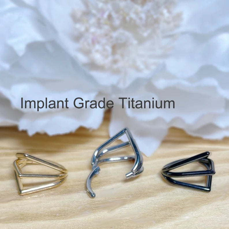 ✨ Titanium Triple Chevron Hinged Clicker Hoop 16G