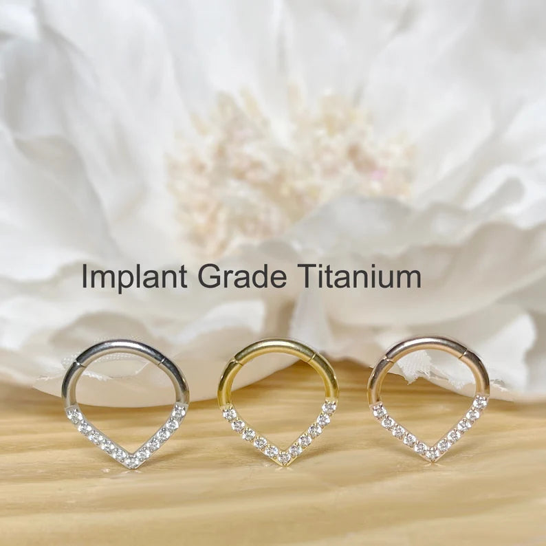 ✨ Titanium CZ Lined Chevron Hinged Clicker Hoop 16G 8mm