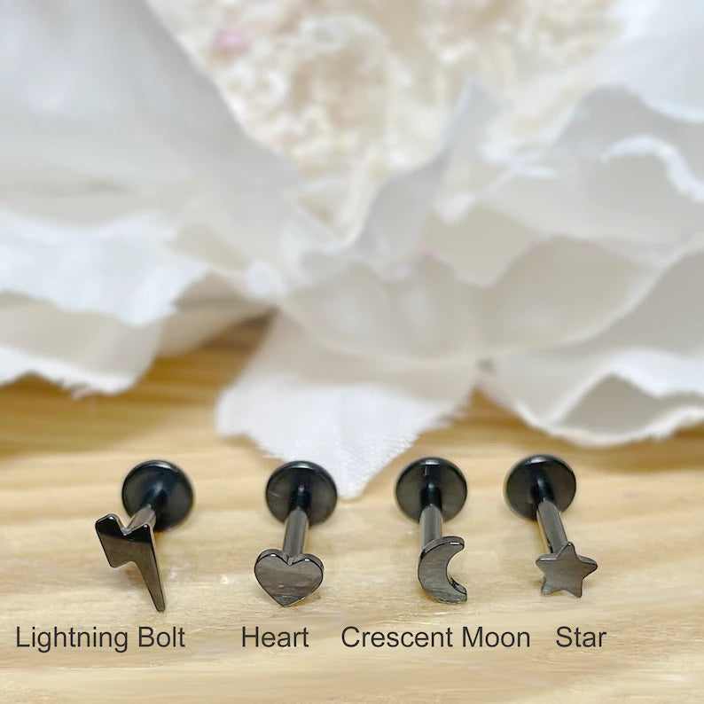 ✨ Black Titanium Heart Threadless Top Labret Bar