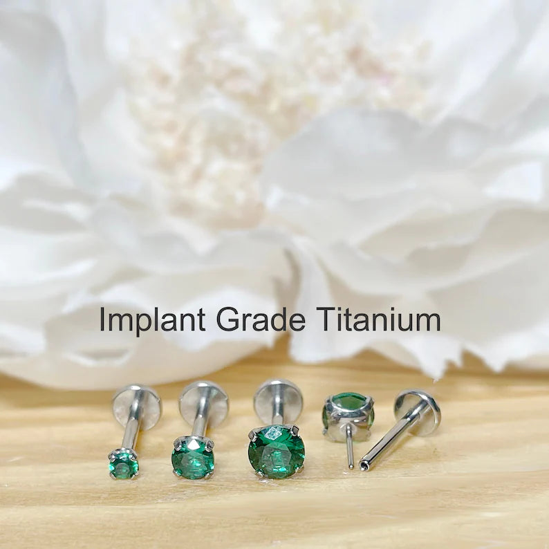 ✨ Titanium Emerald Green CZ Top Threadless  Labret