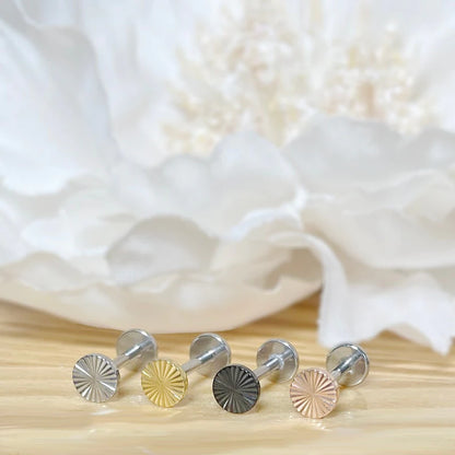 ✨ Titanium  Round Circle Dia-Cut Top Threadless Labret Bar