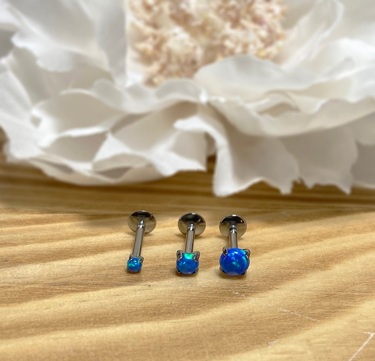 ✨ Titanium Blue Opal Internally Threaded Flat Back Labret 16G