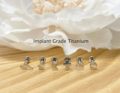 ✨ Titanium Crescent Moon Internally Threaded Flat Back Labret 16G