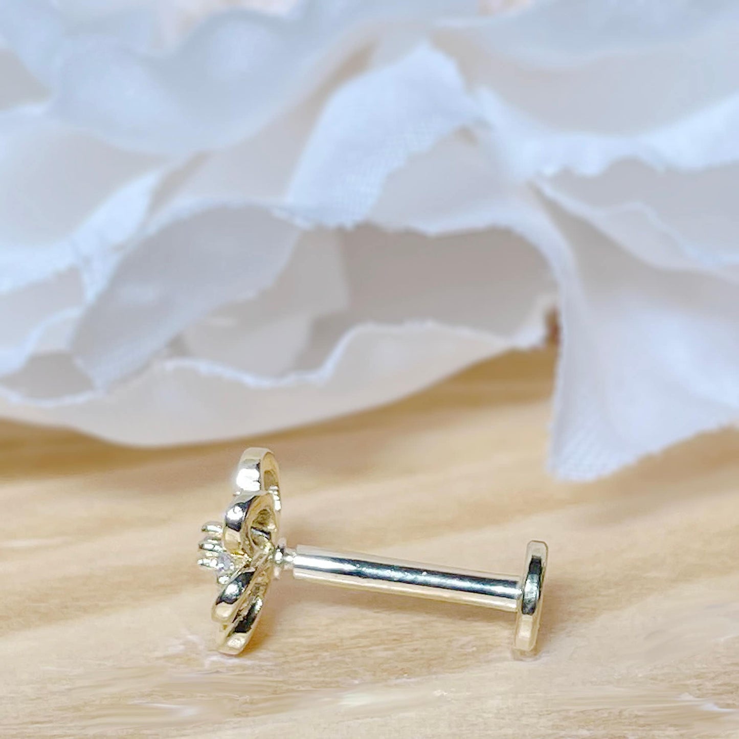 ✨ Surgical Steel Flower CZ Internally Threaded Flat Back Labret 16G