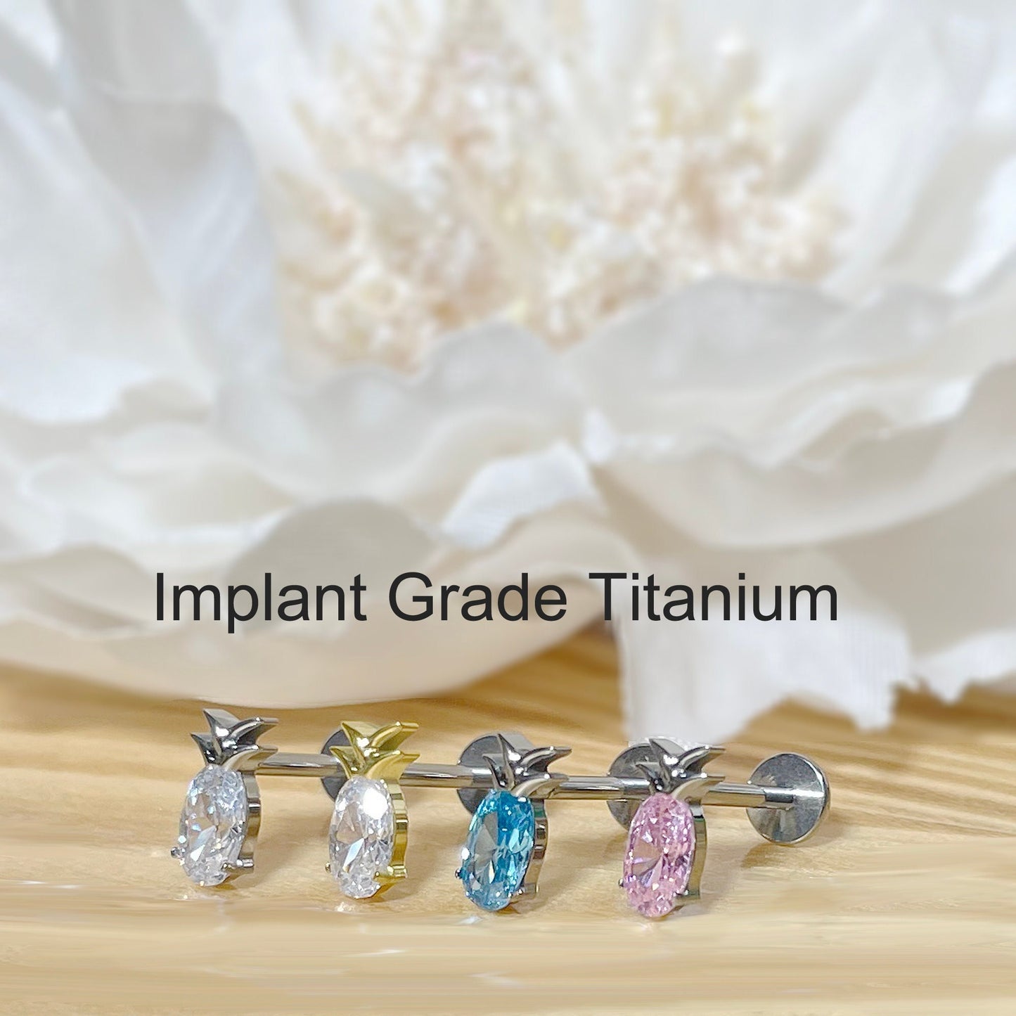 ✨ Titanium Pineapple CZ Top Threadless Labret Bar