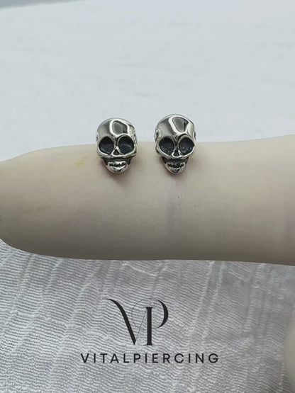 ✨ 925 Silver Skull Stud Earrings